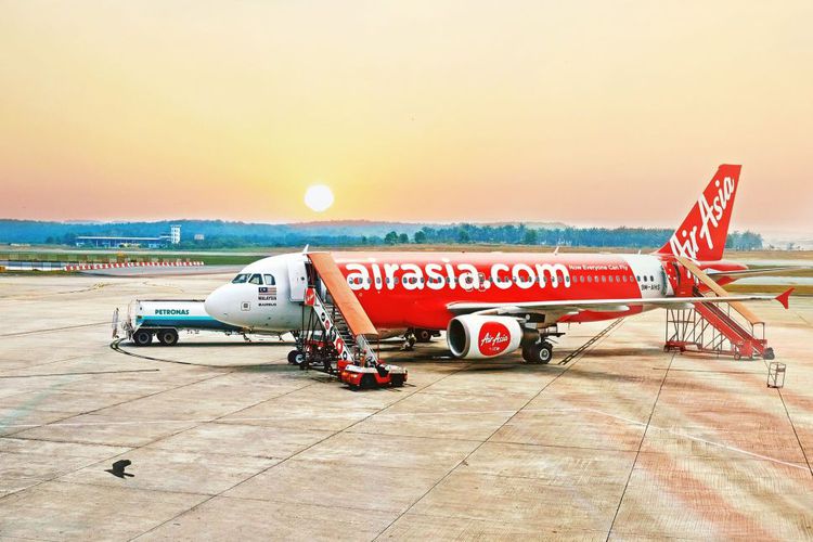 Photo of Mengapa Pesawat AirAsia QZ 535 Turun Cepat dari 34.000 ke 10.000 Kaki?