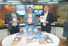 Photo of Penyerahan 50 buku tentang kedirgantaraan untuk Perpustakaan LKBN Antara