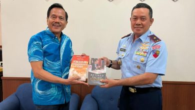 Photo of Berbagi Buku Kedirgantaraan untuk Lanud Halim